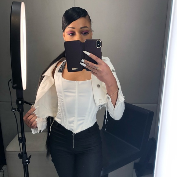 White corset - Picture 7 of 8